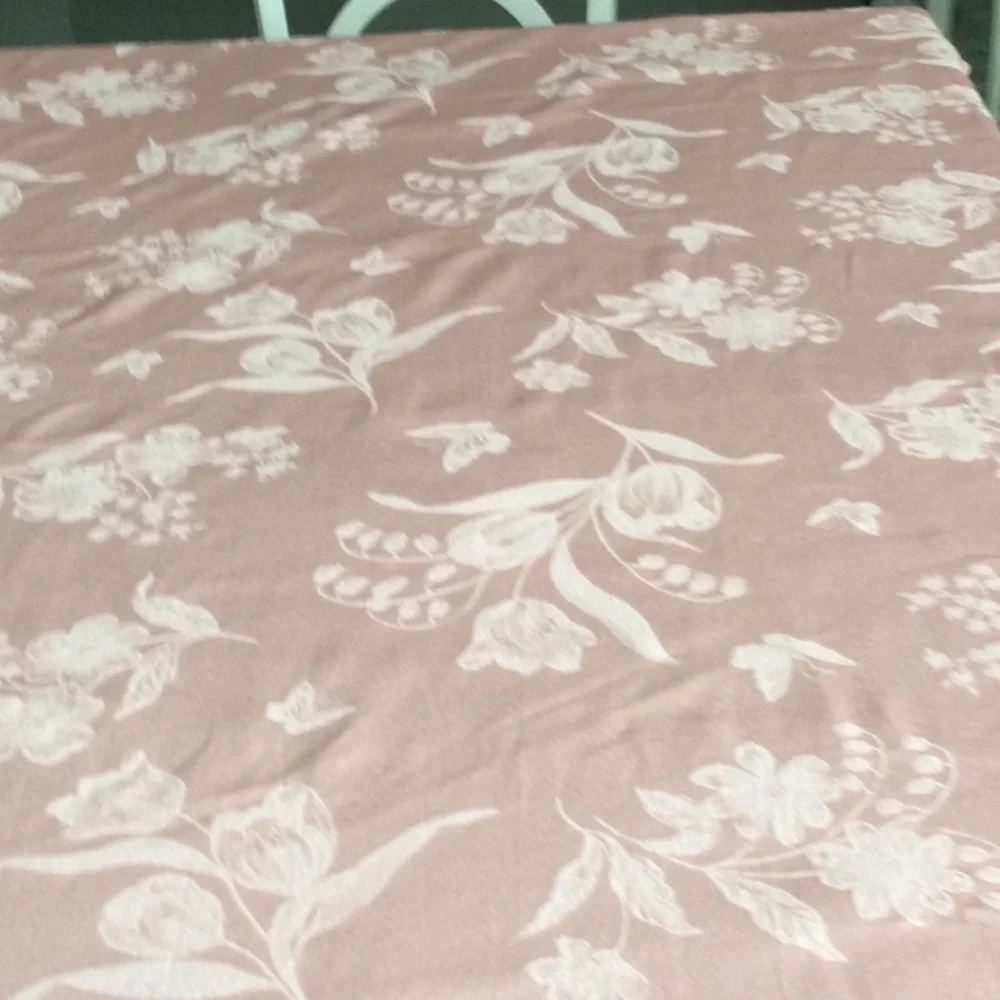 Pink and White Floral Table Linens with Vintage Charm. #640